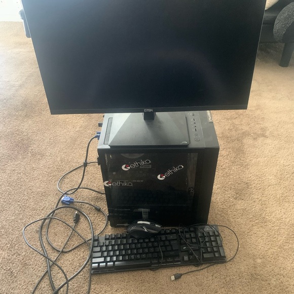 STGAUBRON gaming pc with pc monitor - Picture 3 of 3